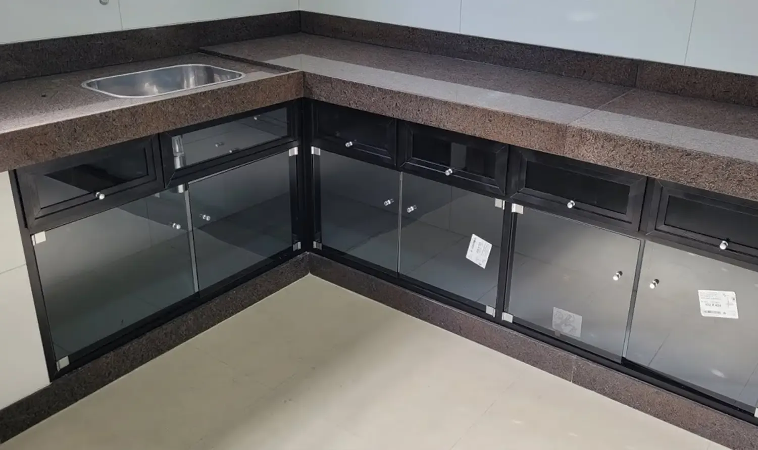 Instalação de Armário de Vidro